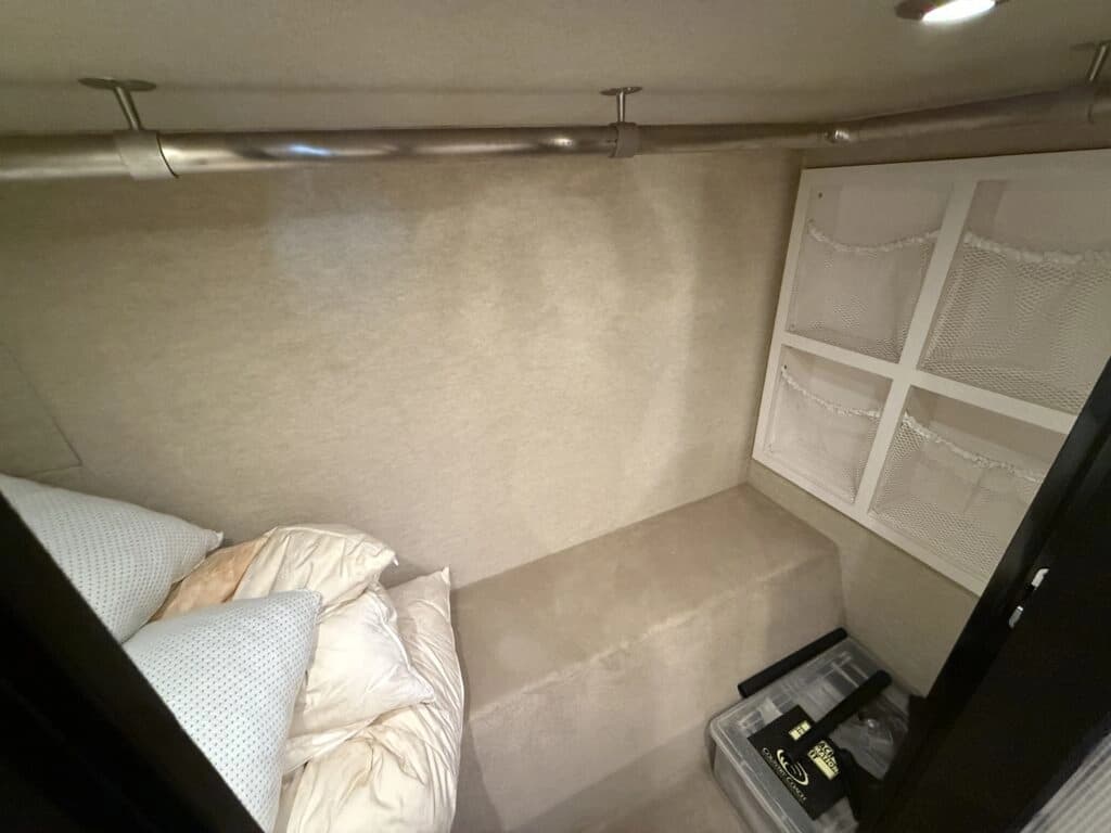 2007 Prevost XLII Motor Home - Image 33
