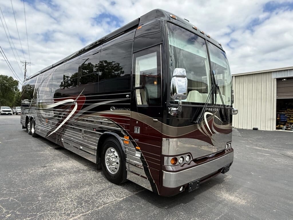 2007 Prevost XLII Motor Home - Image 1