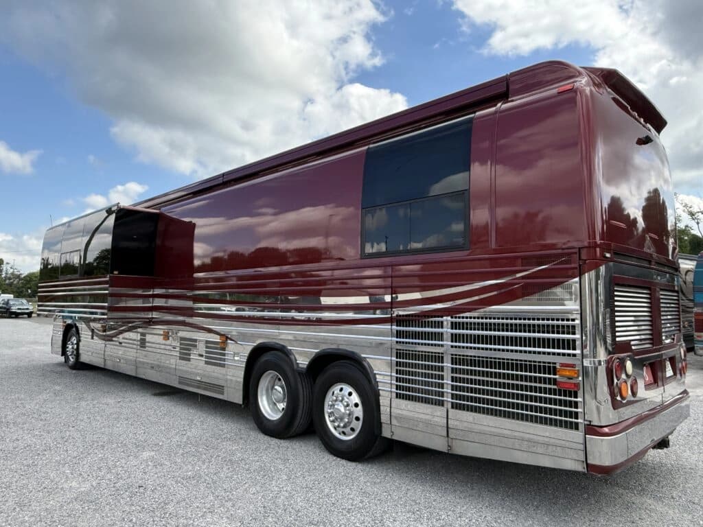 2007 Prevost XLII Entertainer Coach - Image 3