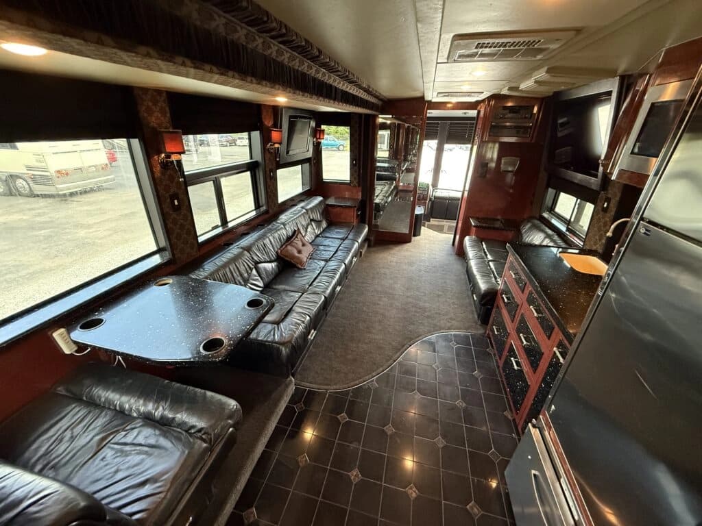 2007 Prevost XLII Entertainer Coach - Image 14