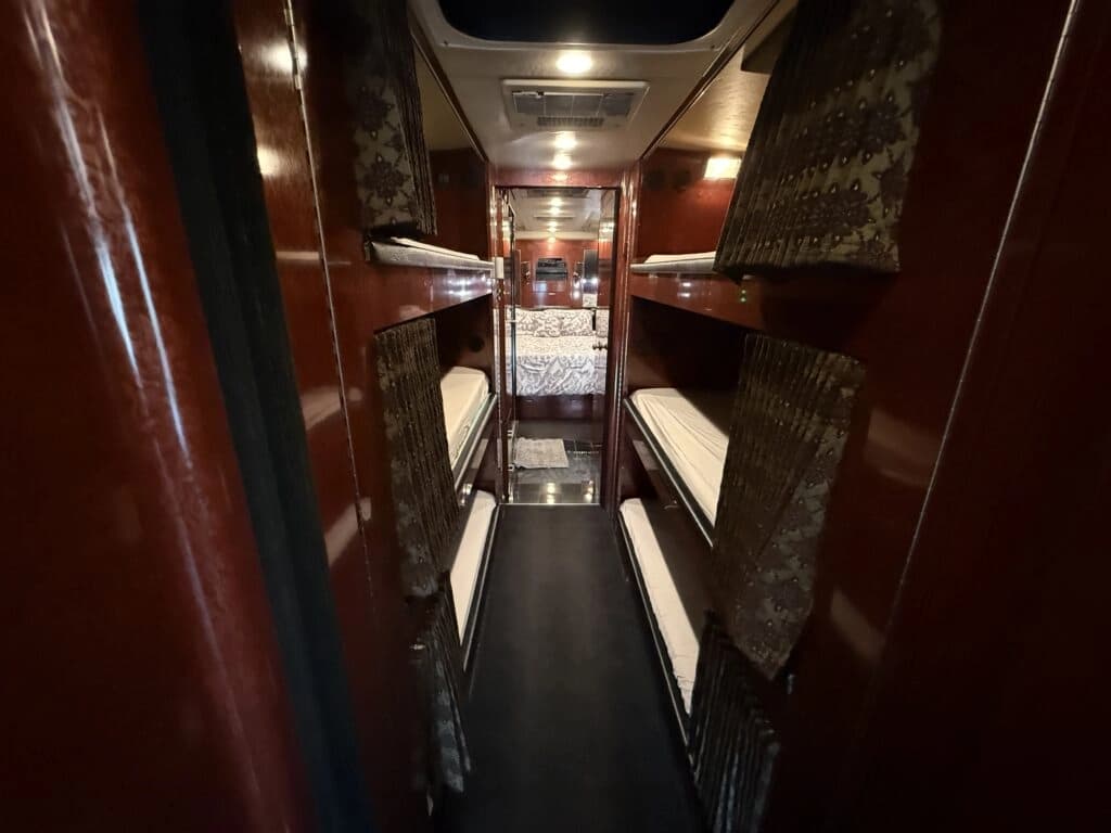 2007 Prevost XLII Entertainer Coach - Image 15