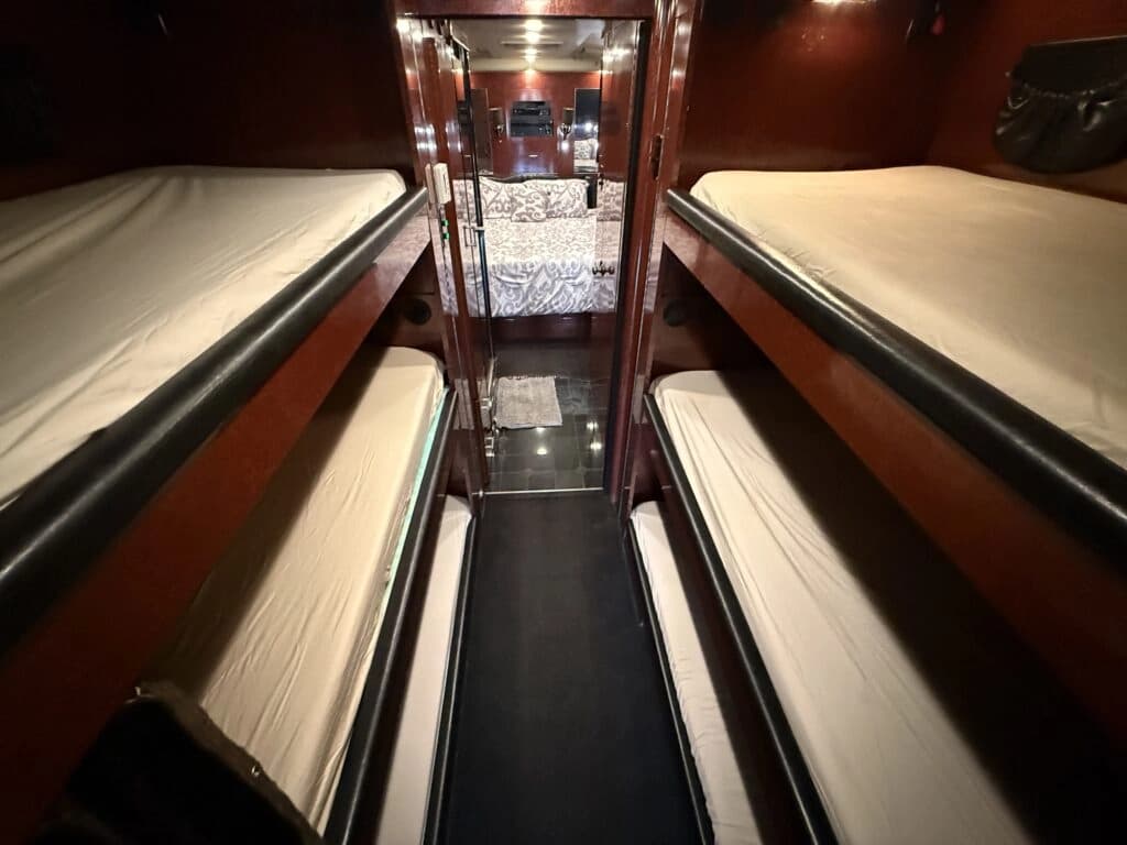 2007 Prevost XLII Entertainer Coach - Image 16