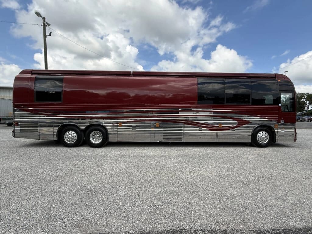 2007 Prevost XLII Entertainer Coach - Image 6