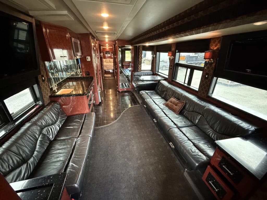 2007 Prevost XLII Entertainer Coach - Image 10