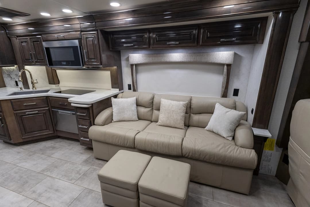 2022 Entegra Anthem 44R Motorhome - Image 17