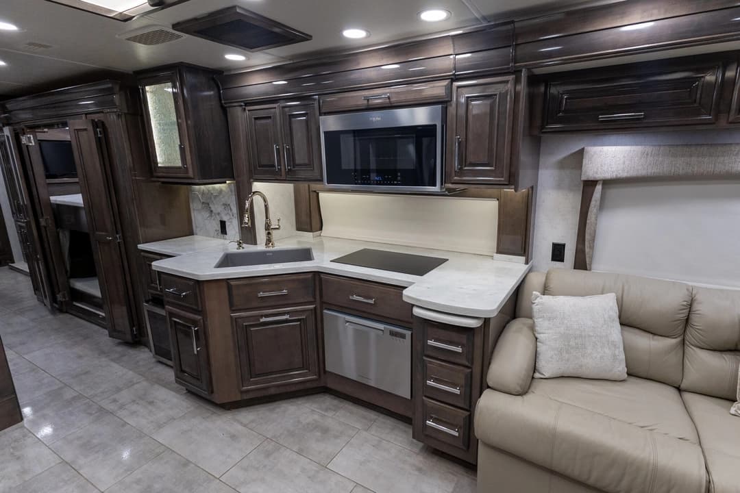 2022 Entegra Anthem 44R Motorhome - Image 18