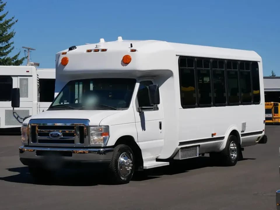 2014 ElDorado Aerotech ADA Shuttle Bus - Image 2