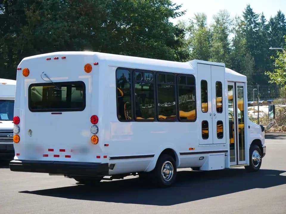 2014 ElDorado Aerotech ADA Shuttle Bus - Image 3