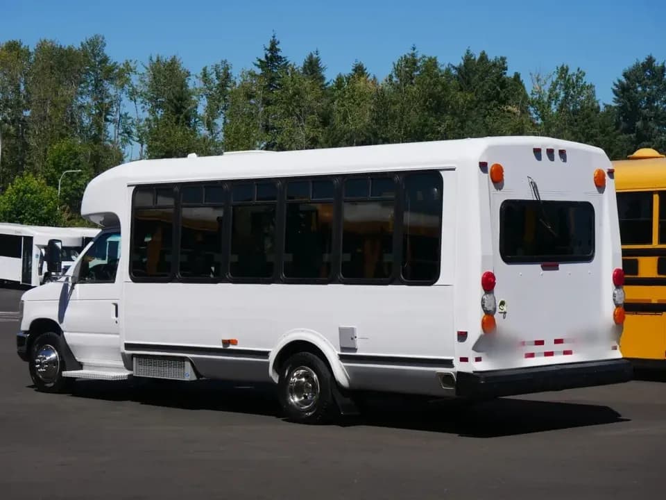 2014 ElDorado Aerotech ADA Shuttle Bus - Image 4