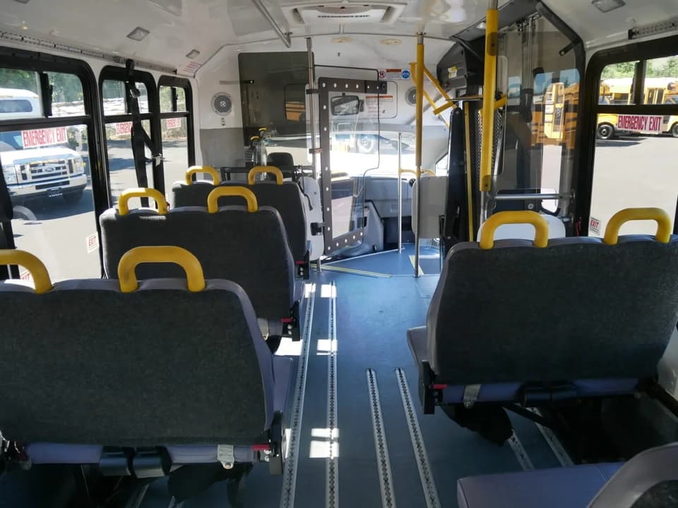 2014 ElDorado Aerotech ADA Shuttle Bus - Image 9