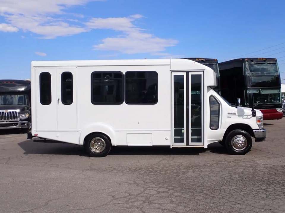 2015 Goshen Impulse ADA Shuttle Bus - Image 4