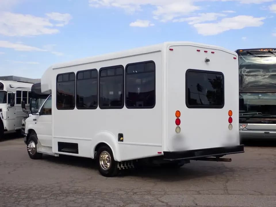 2015 Goshen Impulse ADA Shuttle Bus - Image 5