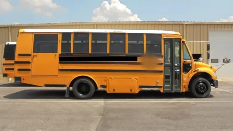 2019 Freightliner Thomas School Bus - Image 2