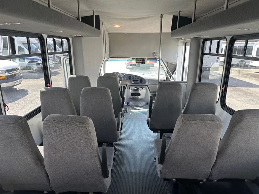 2007 Ford E350 Starcraft Allstar Shuttle Bus - Image 3