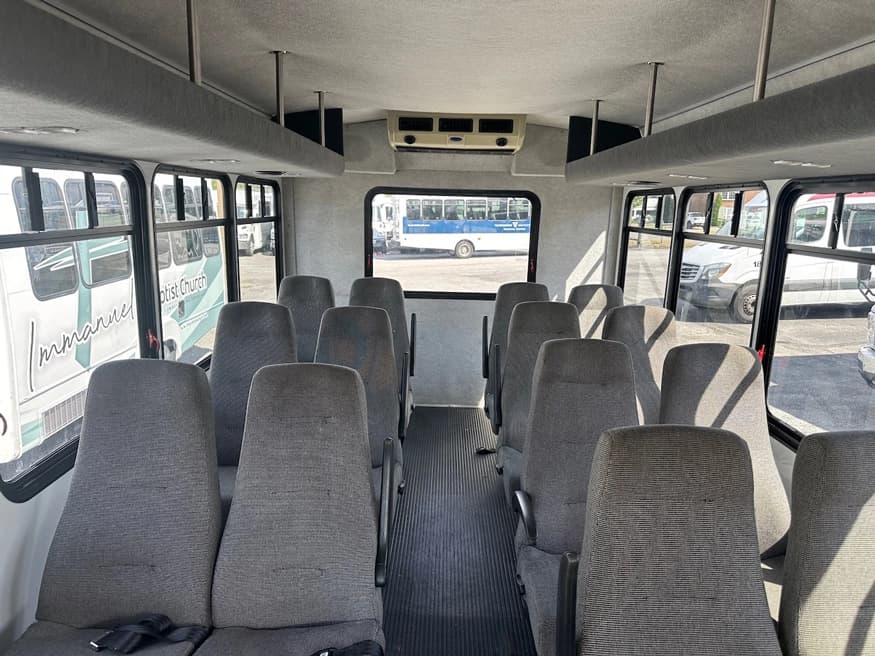 2007 Ford E350 Starcraft Allstar Shuttle Bus - Image 4
