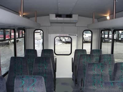 2009 Ford E350 Starcraft Allstar Shuttle Bus - Image 4