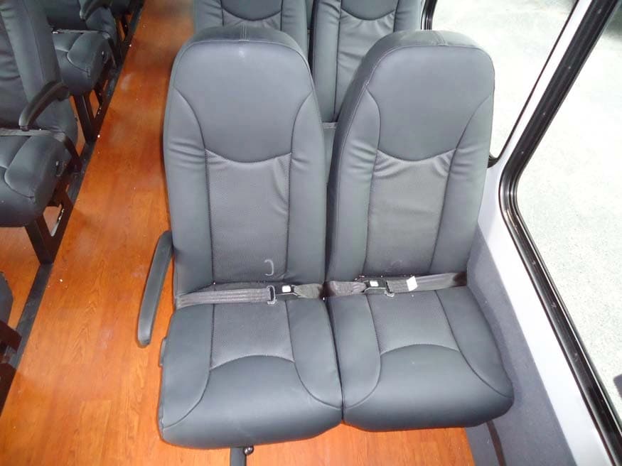 2016 Ford F550 Starcraft XL Shuttle Bus - Image 5