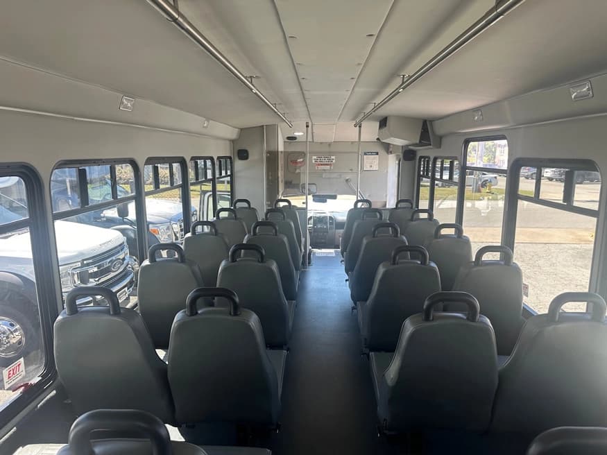 2022 Ford F550 Startcraft XL Shuttle Bus - Image 3