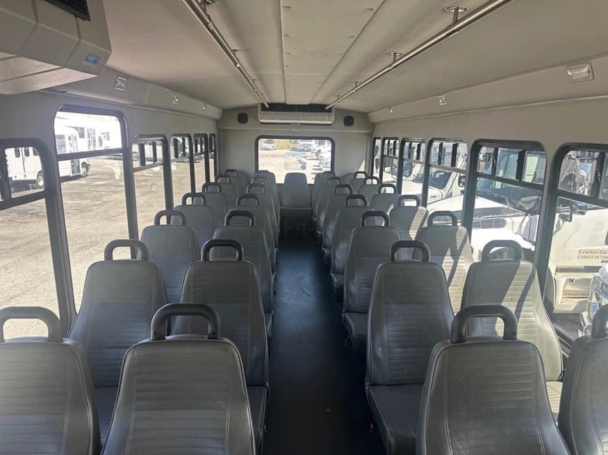 2022 Ford F550 Startcraft XL Shuttle Bus - Image 4