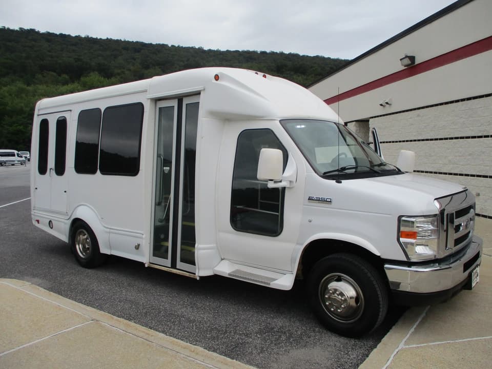 2017 Ford E350 Starcraft Shuttle Bus - Image 1