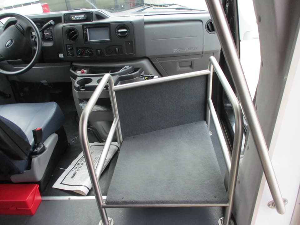 2017 Ford E350 Starcraft Shuttle Bus - Image 14