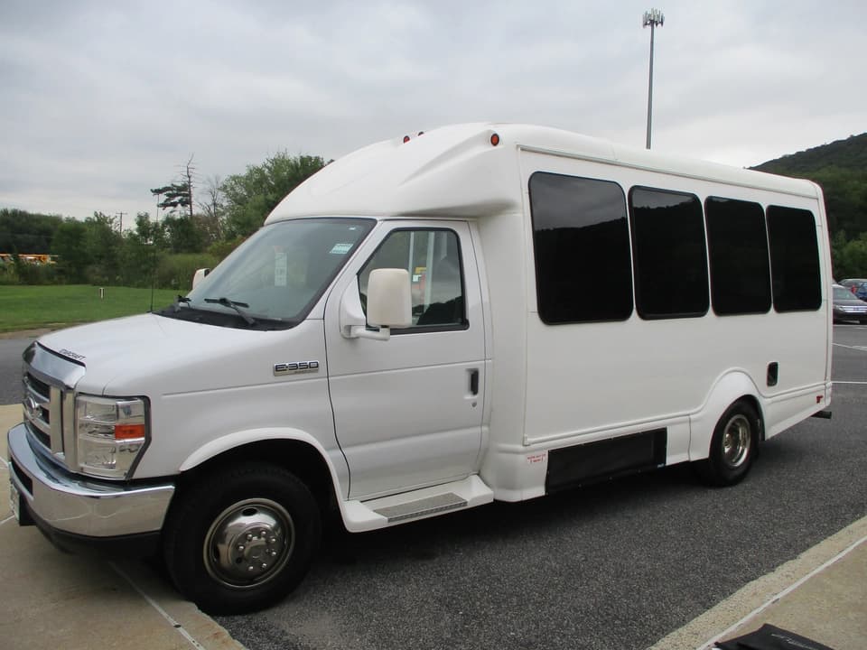 2017 Ford E350 Starcraft Shuttle Bus - Image 2