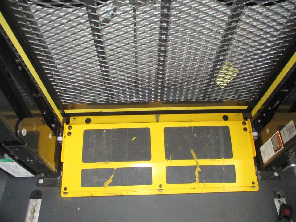 2017 Ford E350 Starcraft Shuttle Bus - Image 24