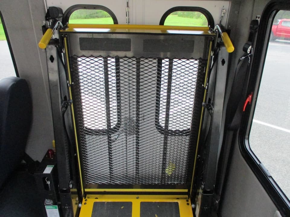 2017 Ford E350 Starcraft Shuttle Bus - Image 25
