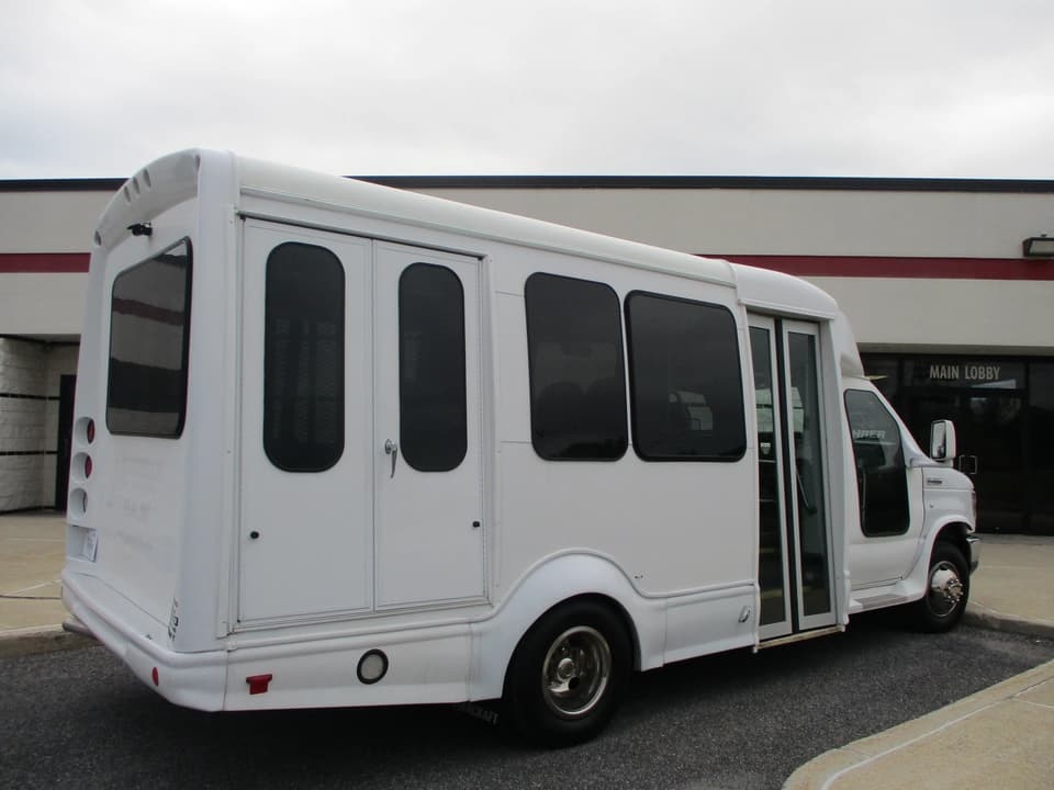 2017 Ford E350 Starcraft Shuttle Bus - Image 4