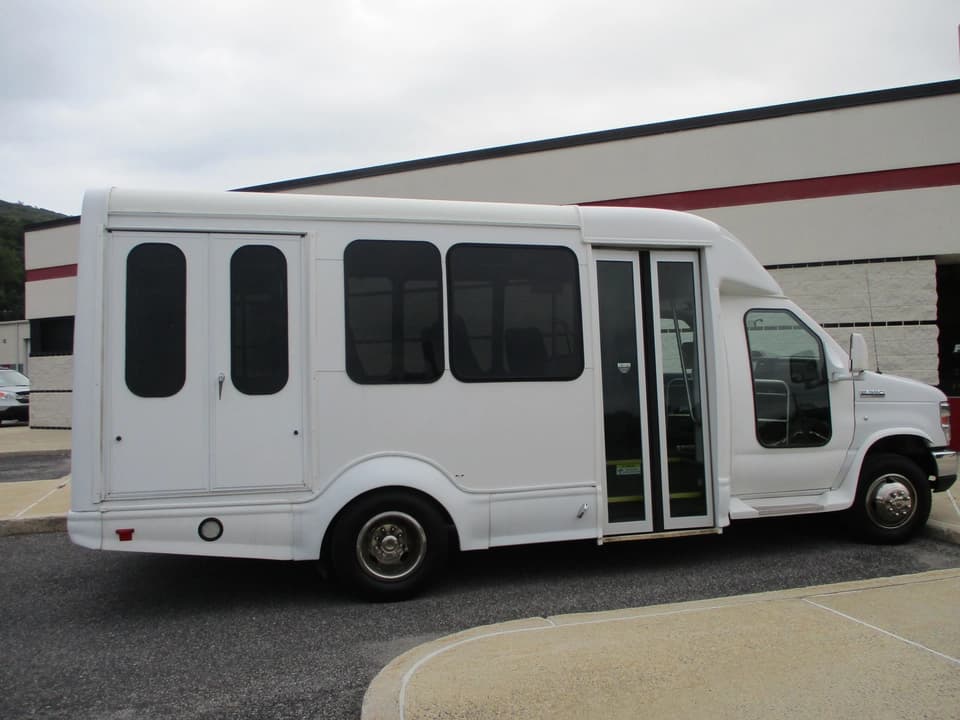 2017 Ford E350 Starcraft Shuttle Bus - Image 5