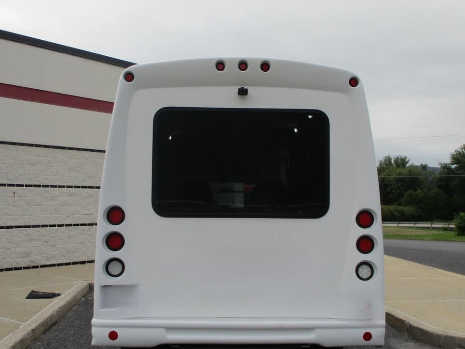 2017 Ford E350 Starcraft Shuttle Bus - Image 6
