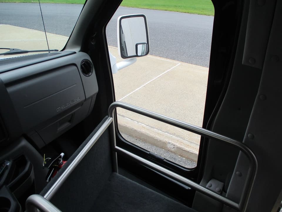 2017 Ford E350 Starcraft Shuttle Bus - Image 7
