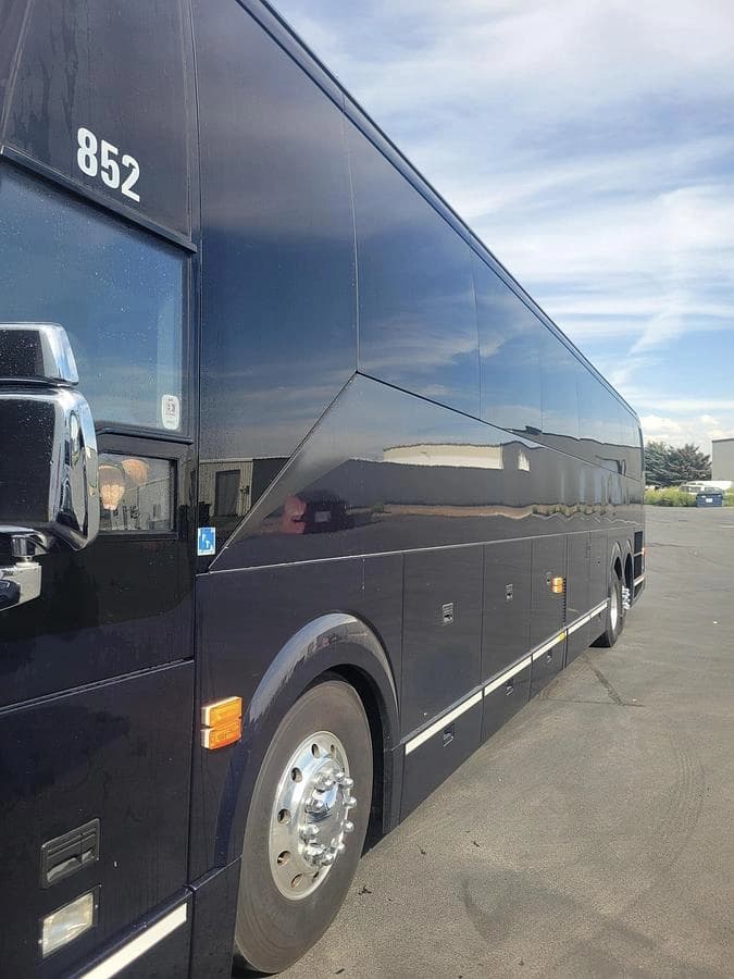 2019 Prevost H3-45 Coach Bus - Image 4