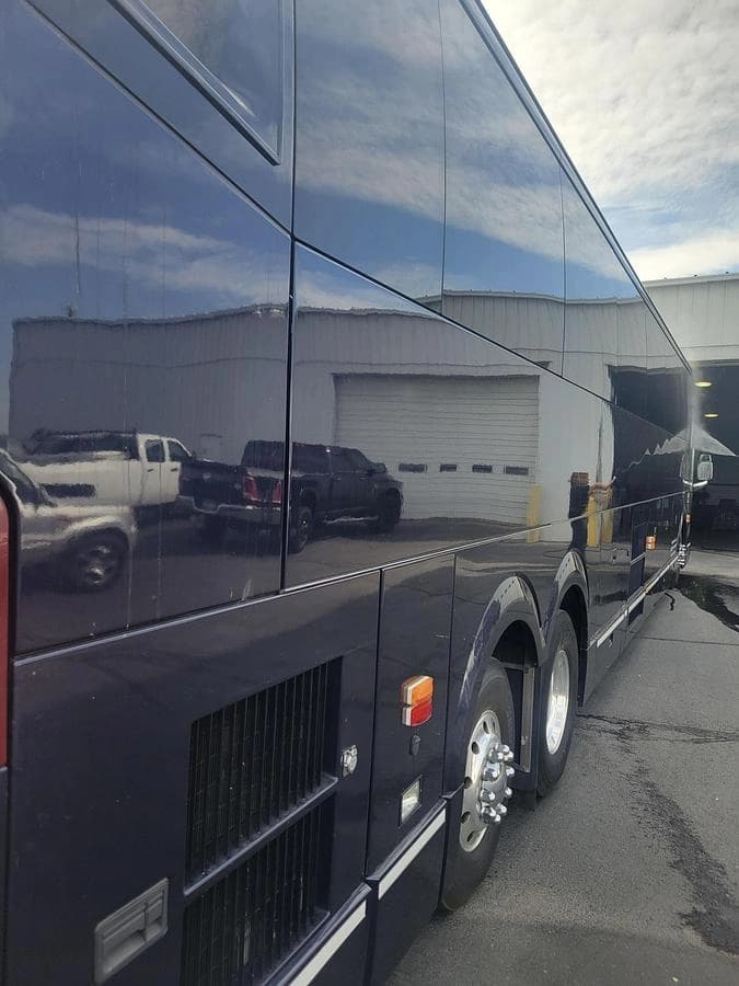 2019 Prevost H3-45 Coach Bus - Image 3