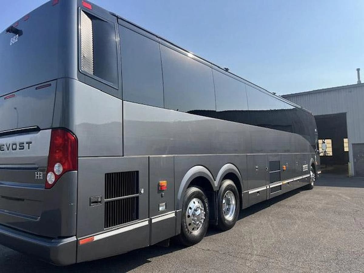 2019 Prevost H3-45 Coach Bus - Image 2