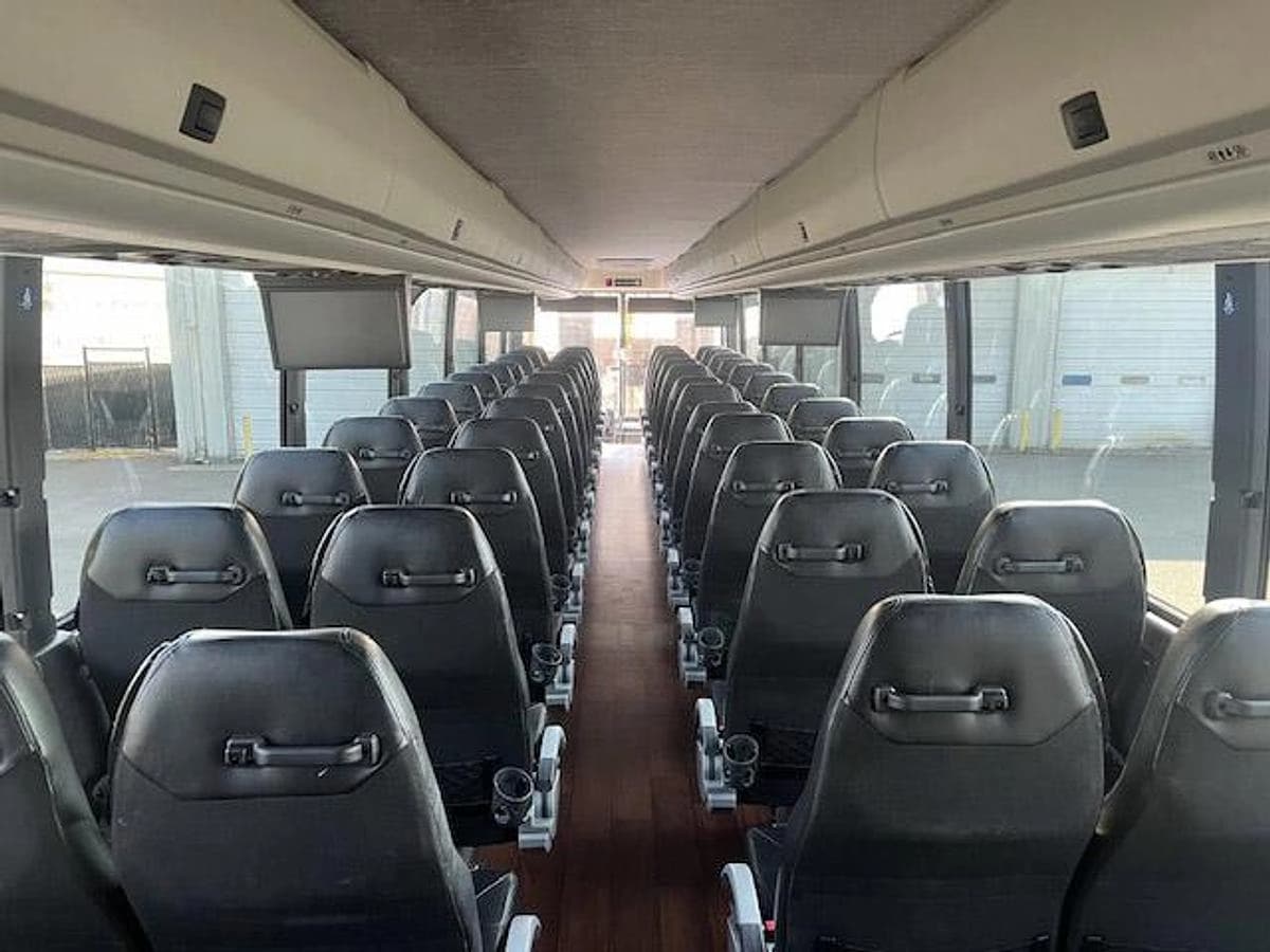 2019 Prevost H3-45 Coach Bus - Image 9