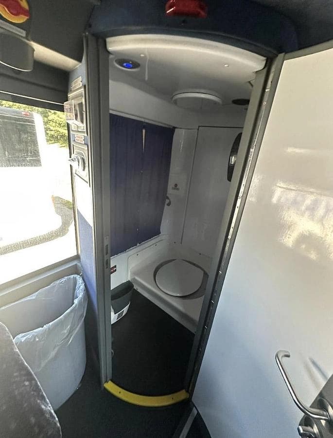 2015 Van Hool CX45 ADA Coach Bus - Image 5