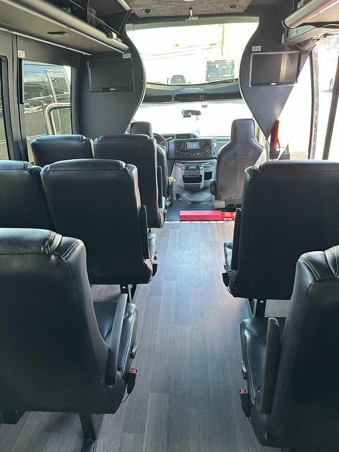 2016 Ford E450 Shuttle Bus - Image 2
