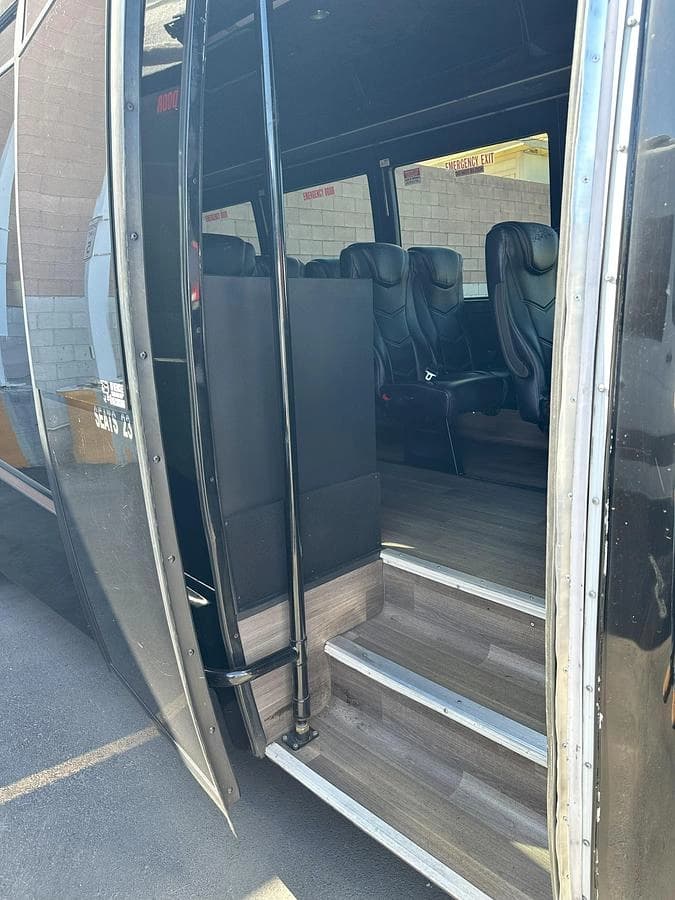2016 Ford E450 Shuttle Bus - Image 3