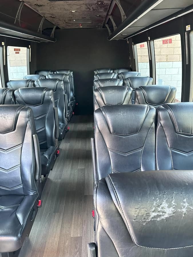 2016 Ford E450 Shuttle Bus - Image 5