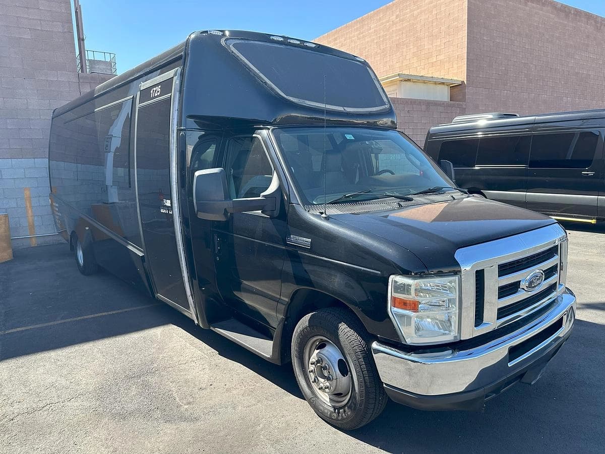 2016 Ford E450 Shuttle Bus - Image 1