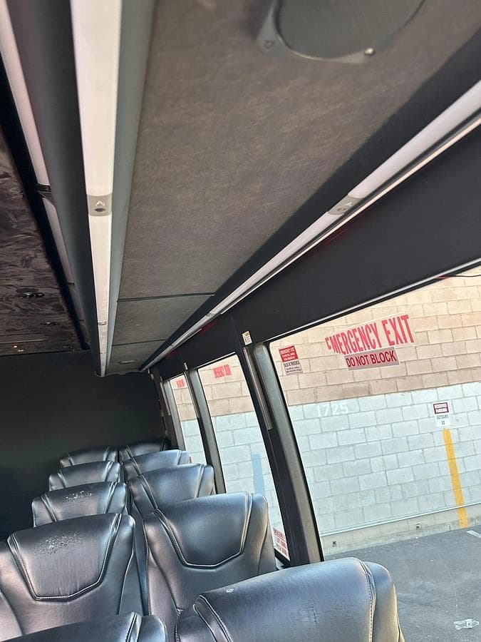 2016 Ford E450 Shuttle Bus - Image 8