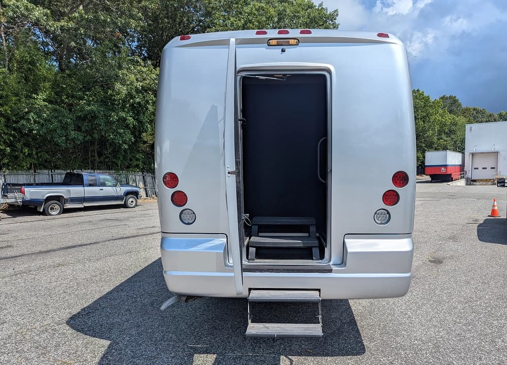 2019 Grech GM40 Executive Shuttle - Image 9