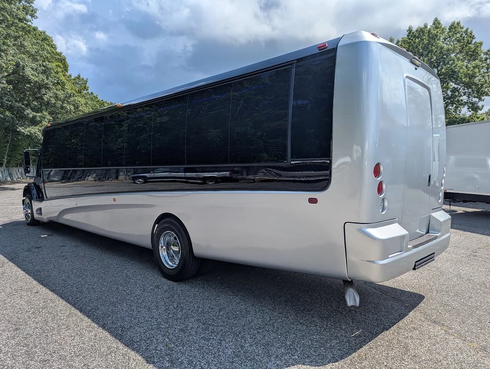 2019 Grech GM40 Executive Shuttle - Image 10