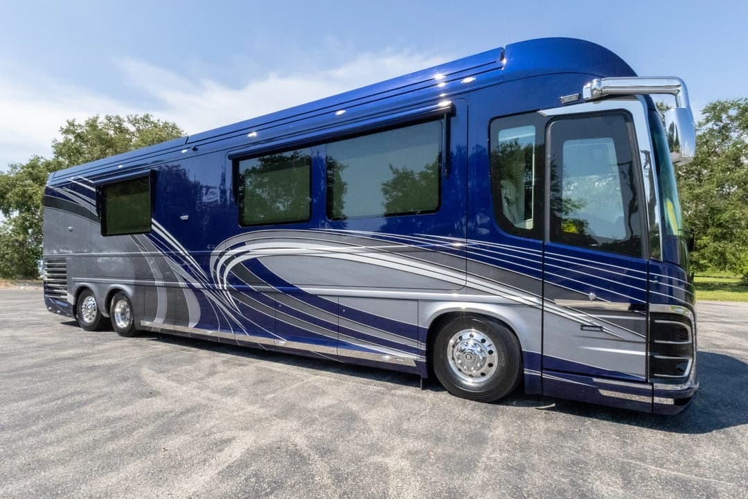 2024 Newell P50 Edition Motorhome - Image 2