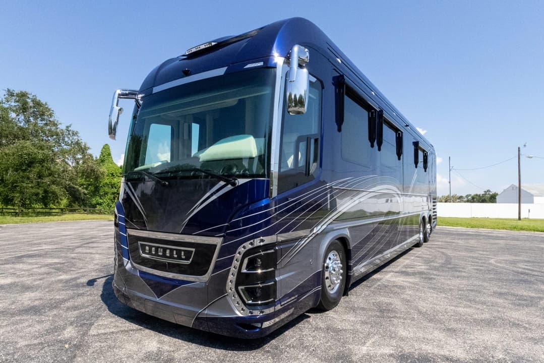 2024 Newell P50 Edition Motorhome - Image 11