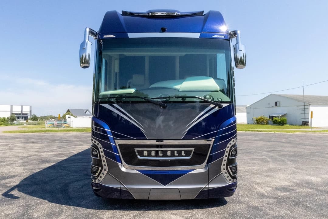 2024 Newell P50 Edition Motorhome - Image 12