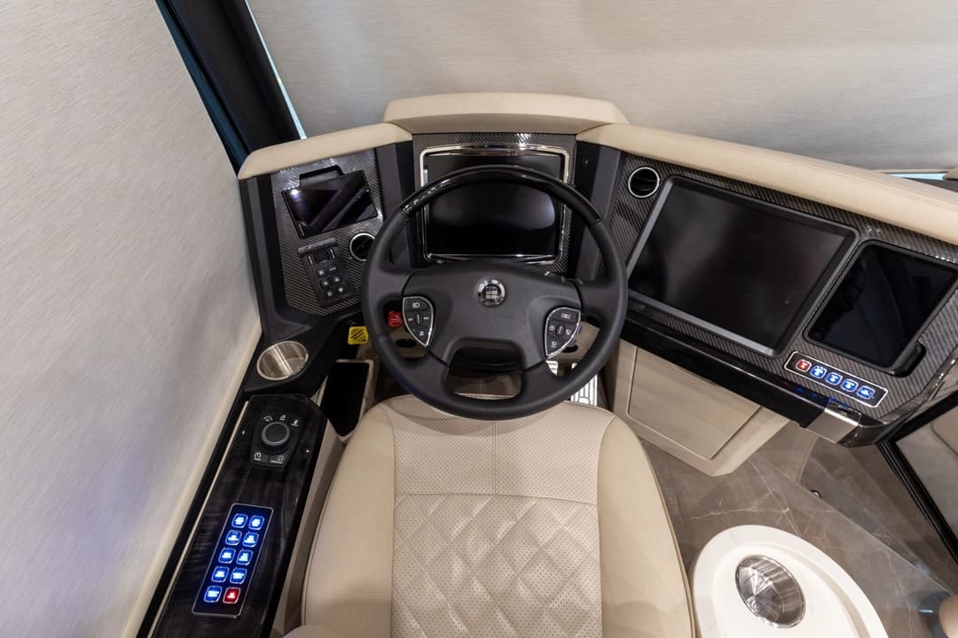 2024 Newell P50 Edition Motorhome - Image 13