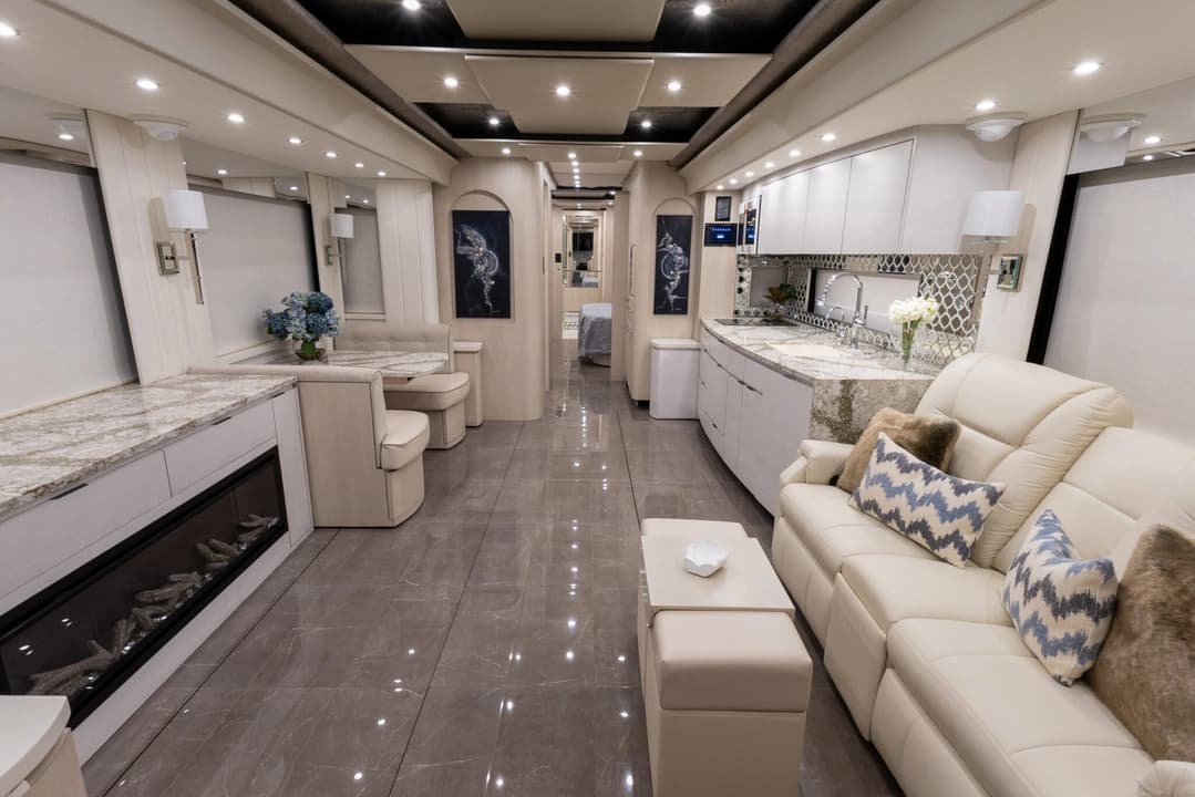 2024 Newell P50 Edition Motorhome - Image 14