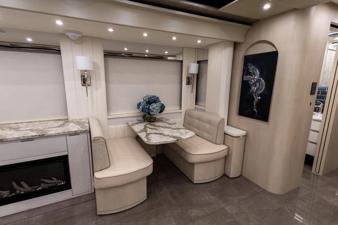 2024 Newell P50 Edition Motorhome - Image 20